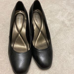 Easy Spirit Black Leather Pumps